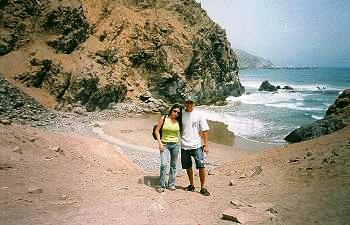 Jorge Luis y su enamorada en la Playa Escondida de Mala
